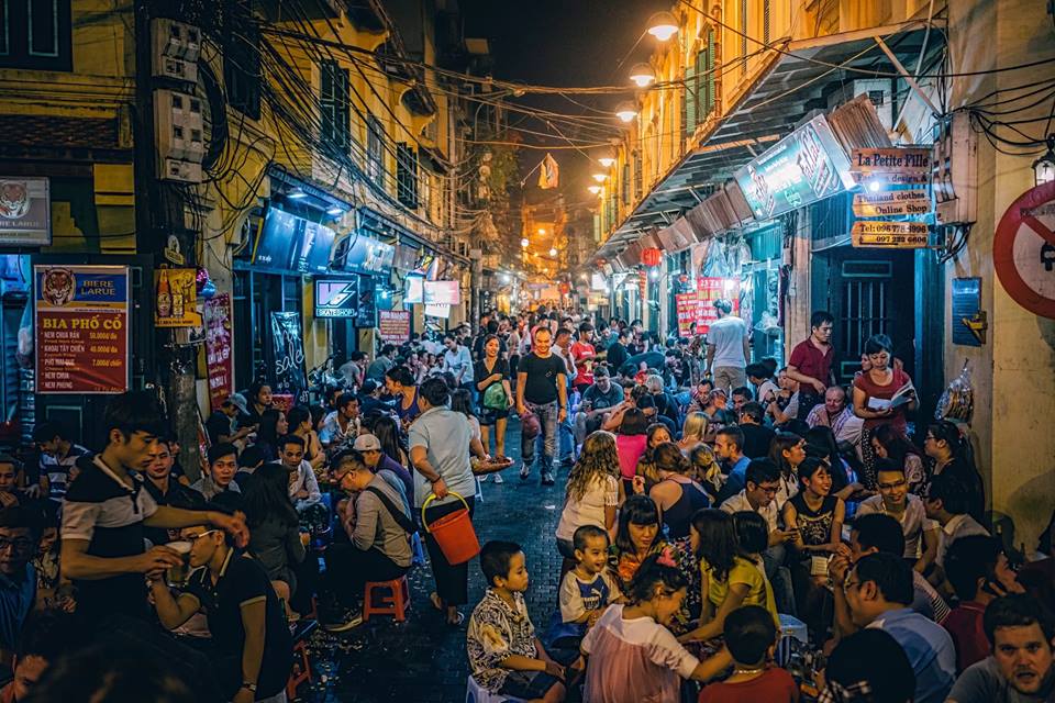 Evenings on Plastic Stools: How Vietnam Learns to Slow Down After Dark