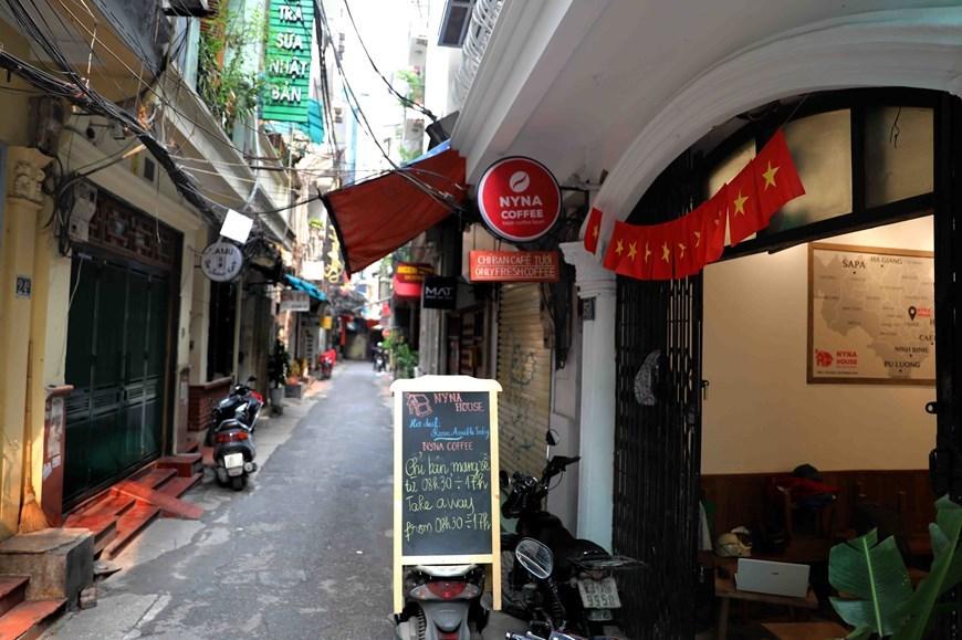 When the City Sleeps: The Quiet Art of the Vietnamese Afternoon Nap